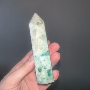 Green and White Crystal Point Tower